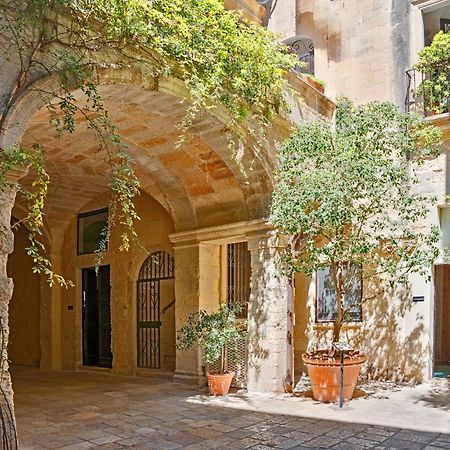 Palazzo Persone Dimora Storica Bed and Breakfast Lecce Exteriör bild