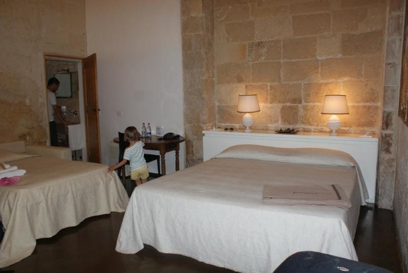 Palazzo Persone Dimora Storica Bed and Breakfast Lecce Exteriör bild