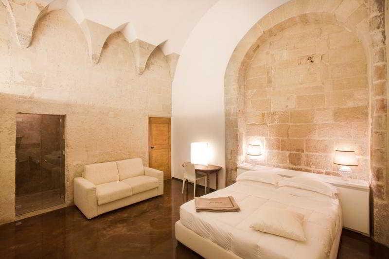 Palazzo Persone Dimora Storica Bed and Breakfast Lecce Exteriör bild