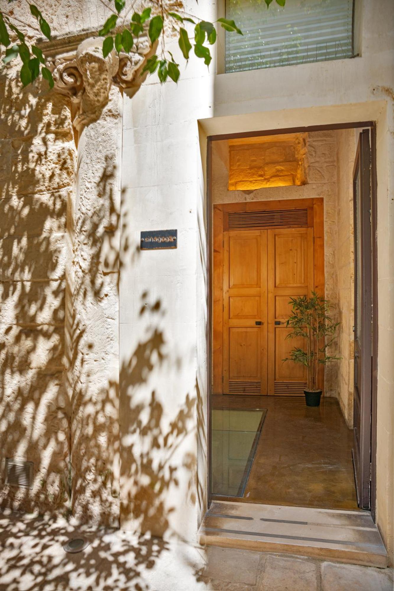 Palazzo Persone Dimora Storica Bed and Breakfast Lecce Exteriör bild