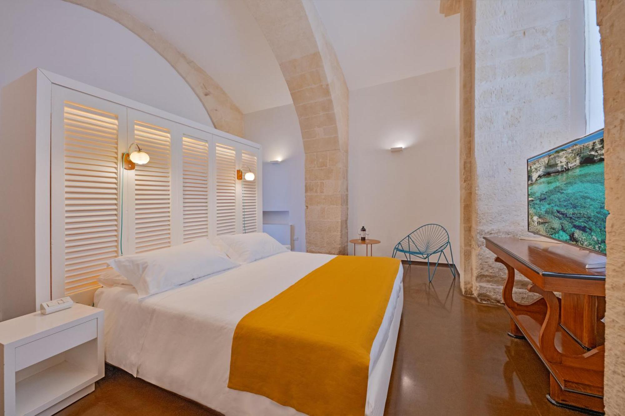 Palazzo Persone Dimora Storica Bed and Breakfast Lecce Exteriör bild