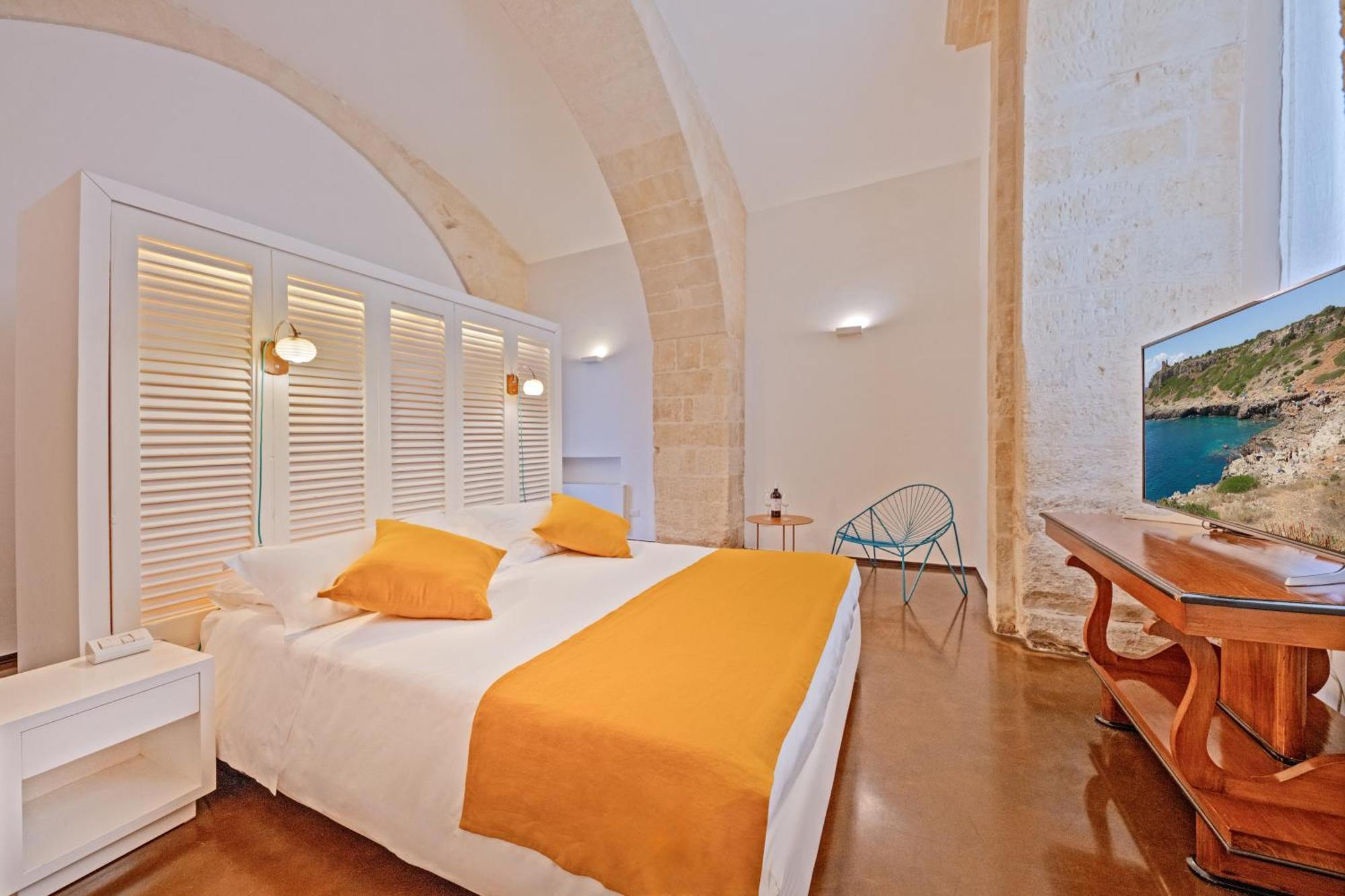 Palazzo Persone Dimora Storica Bed and Breakfast Lecce Exteriör bild
