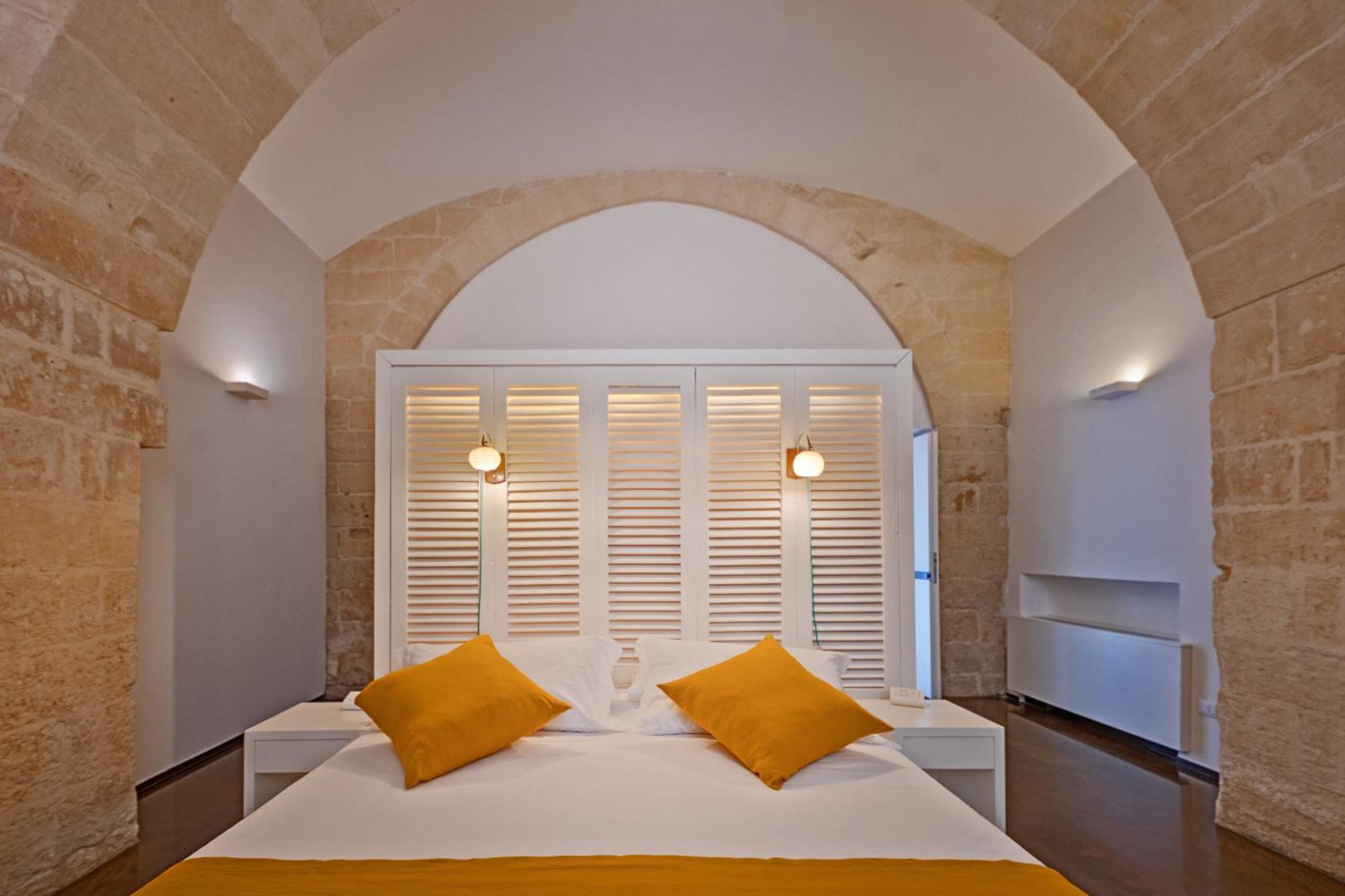 Palazzo Persone Dimora Storica Bed and Breakfast Lecce Exteriör bild