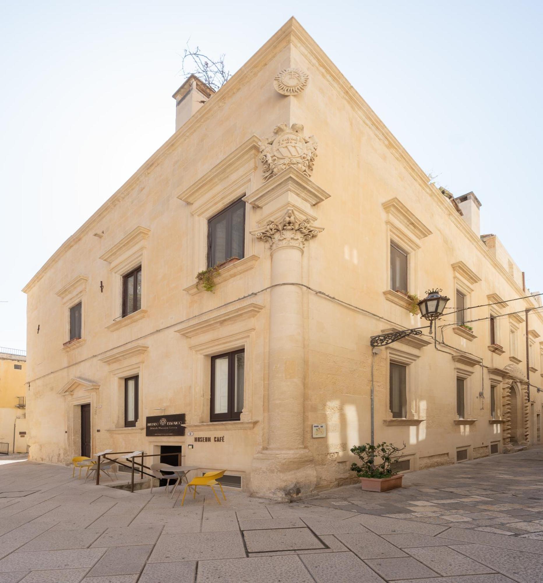 Palazzo Persone Dimora Storica Bed and Breakfast Lecce Exteriör bild