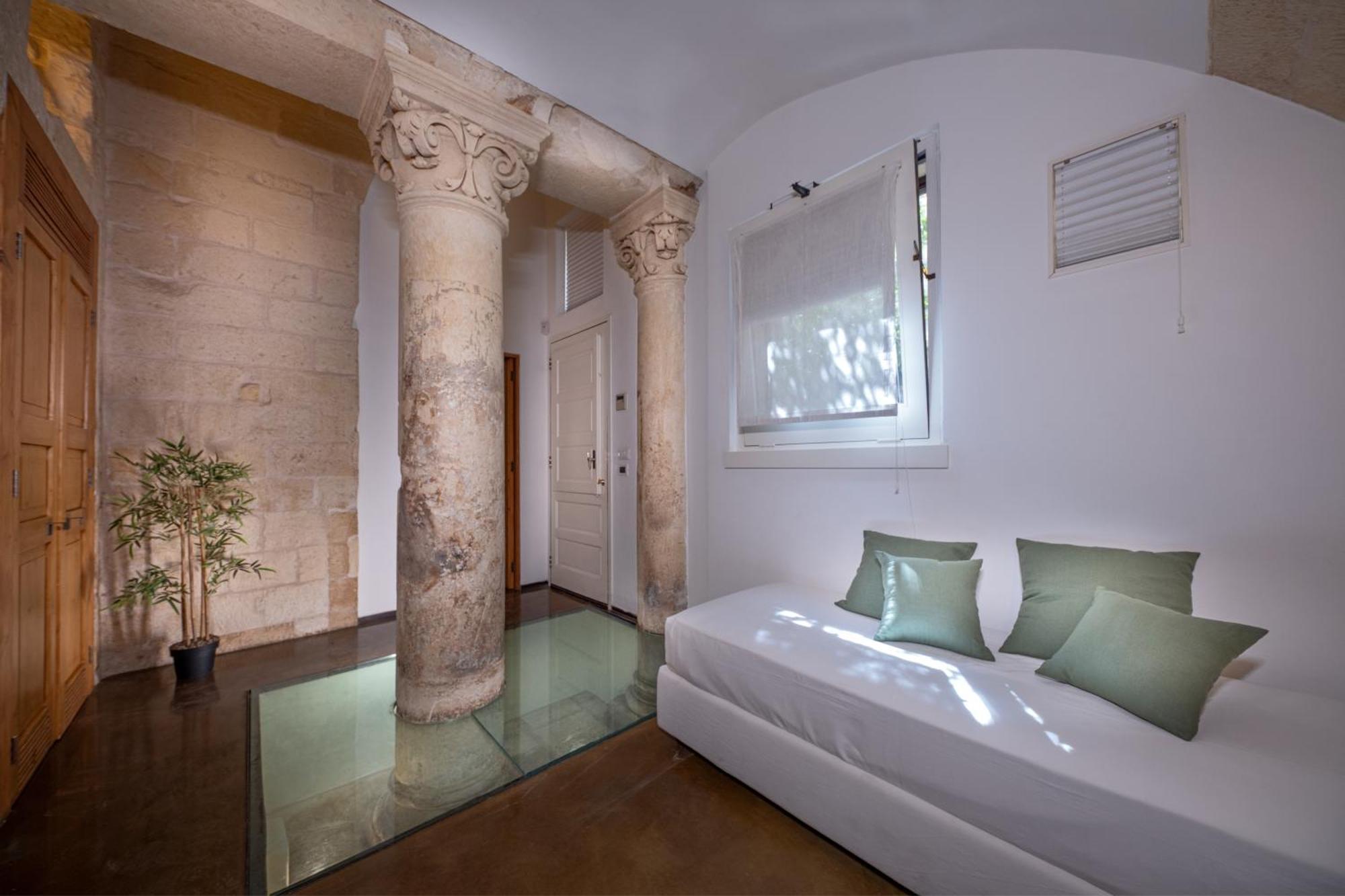 Palazzo Persone Dimora Storica Bed and Breakfast Lecce Exteriör bild