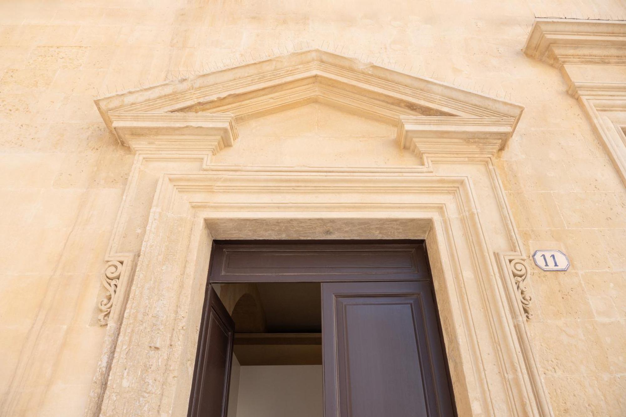 Palazzo Persone Dimora Storica Bed and Breakfast Lecce Exteriör bild