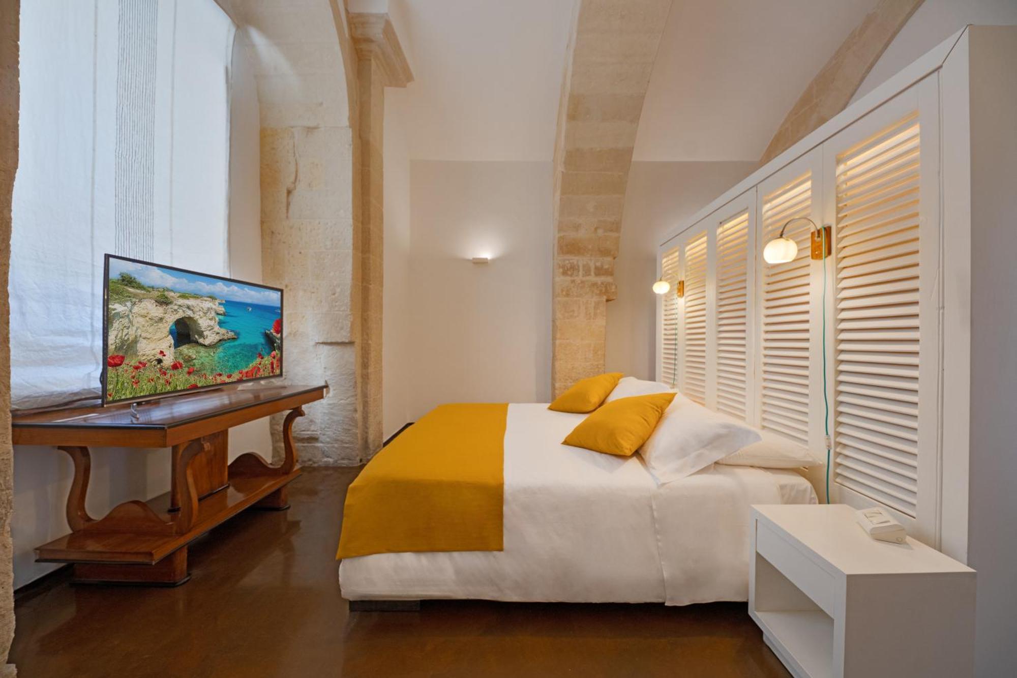 Palazzo Persone Dimora Storica Bed and Breakfast Lecce Exteriör bild