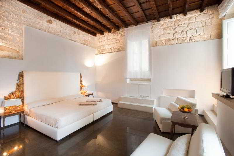 Palazzo Persone Dimora Storica Bed and Breakfast Lecce Exteriör bild